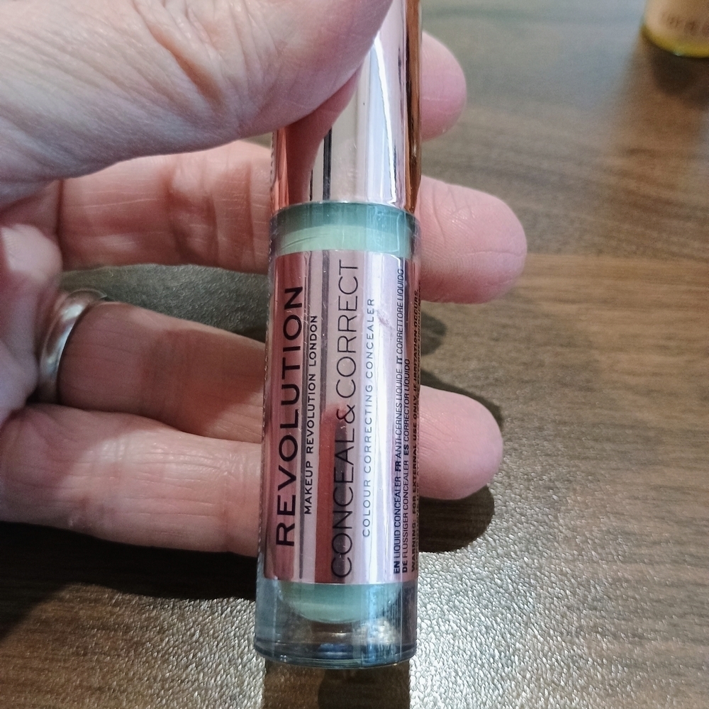 Revolution Makeup Bundle - Picture 5 of 7